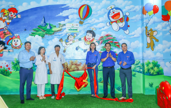 Trao tặng công trình khu vui chơi dành cho thiếu nhi tại Bệnh viện Sản - Nhi Vĩnh Phúc